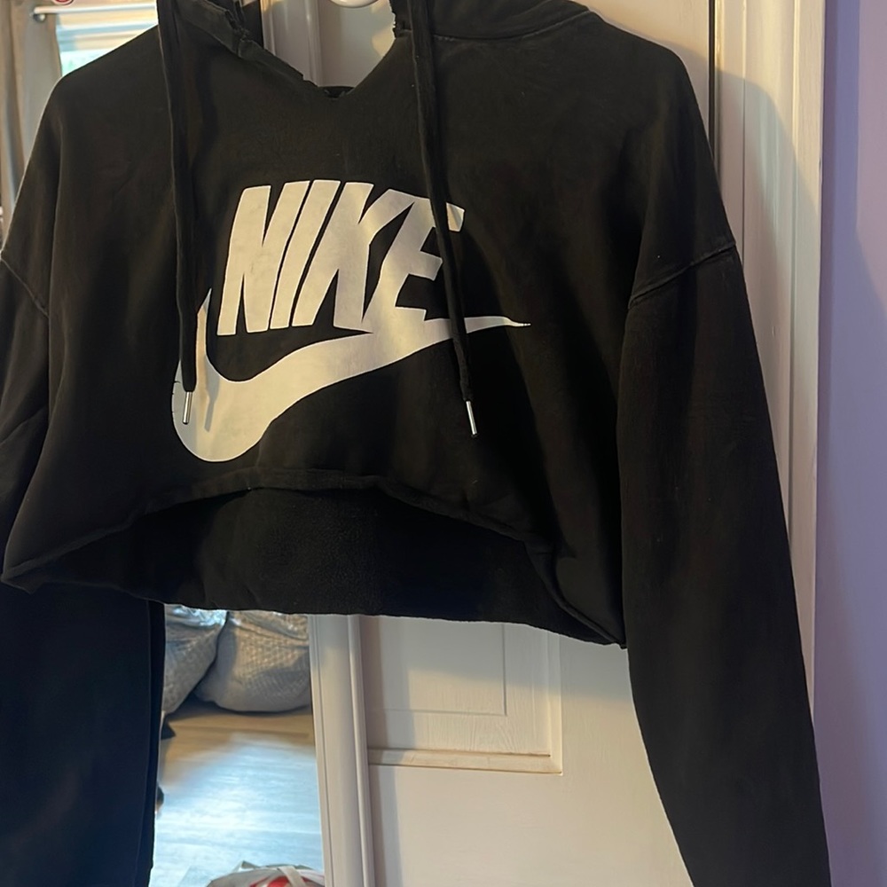 nike cropped hoodie size large